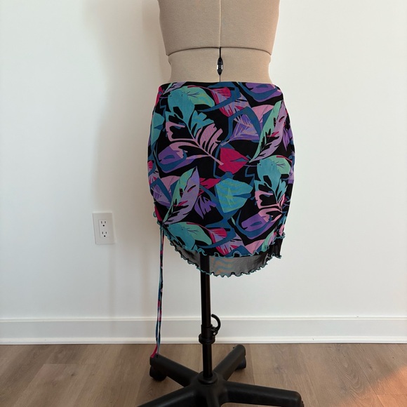 Wild Fable Womens Mesh Side Ruched Mini Skirt Large Black Tropical Leaf Print - Picture 2 of 16